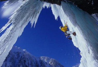 Albert Leichtfried beim Klettern im Zillertal - Foto: Hermann Erber