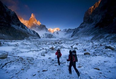 David Lama und Peter Ortner beim Zustieg zum CT 2011 (c) Red Bull