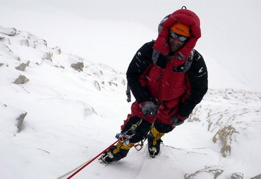 Mit dem Expeditionsanzug in der Wand Foto: Luis Stitzinger