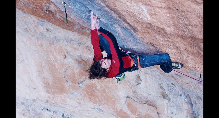 Adam Ondra in "Golpe de Estado" 9b, Siurana © Vojtech Vrzba