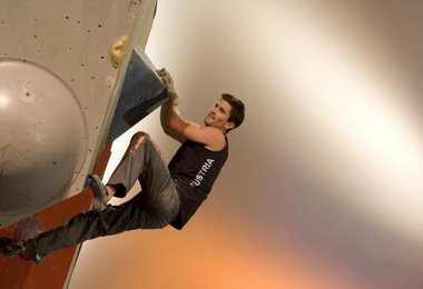 Kilian Fischhuber beim Boulder-Weltcup in Montauban (FRA)
