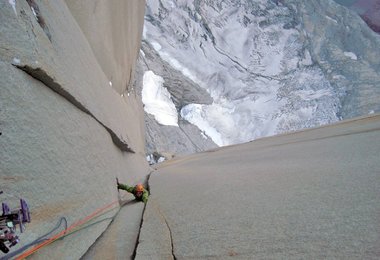 Die 19 Länge war mit fast keiner Sicherung und viel Eis im Riß sehr ansprusvoll. Photo : Nicolas Favresse