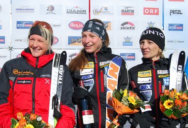 Die drei besten Damen, inmitten drin Michi Essl; Bild: Maria Riedler