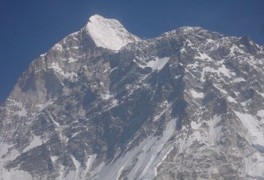 Der Makalu mit dem Westpfeiler, der Südwand und dem Ostgrat im Anflug aufs Hilary-Basecamp