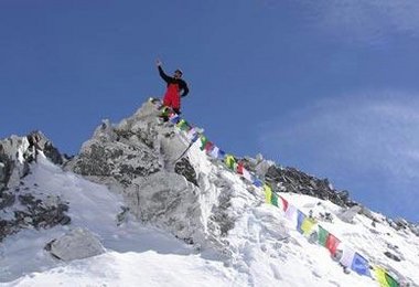 Bei Lage 1 - unzählinge Gebetsfahnen.
