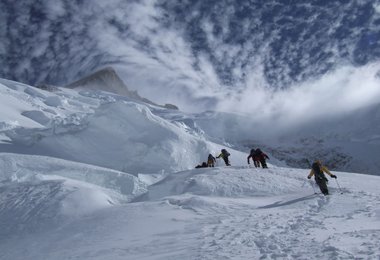 Eine Speed-Begehung auf den GASHERBRUM II - THE FASTEST SUMMIT; Foto: Moving Adventures