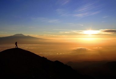 Meru Sunrise@Hubert Neubauer