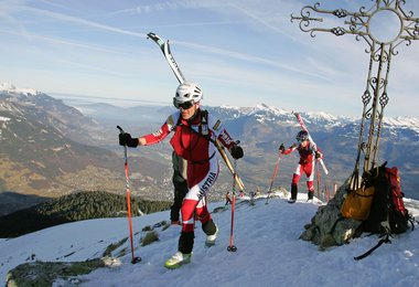 Nationalteamkapitän Alex Lugger hoch über dem Genfer See in der Schweiz; Bild: Alfred Ruff