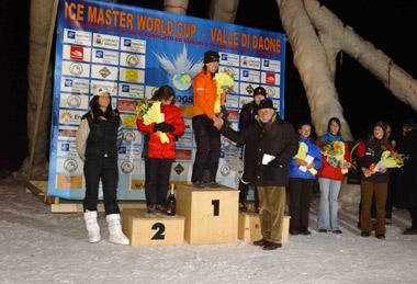Auf dem obersten Treppchen bei der Weltmeisterschaft im Eisklettern- Bouldering