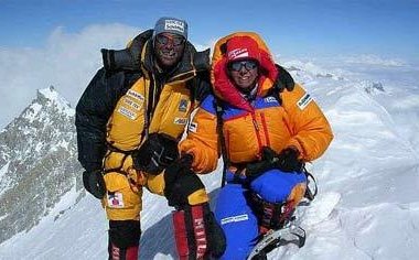 Das Dreamtem Ralf Dujmovits und Gerlinde Kaltenbrunner auf dem Gipfel
