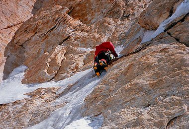 Valery im schwierigen Mixedgelände auf 7400 m © Valery Babanov