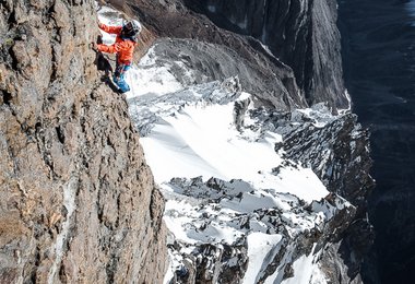 Stephan Siegrist klettert in fantastischem Fels am Te (Kristall), Kashmir, Himalaya, Indien.  photo: visualimpact.ch | Thomas Senf  