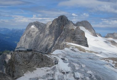 Klettern Dachstein Routen - hier Touristenboom am Gletscher