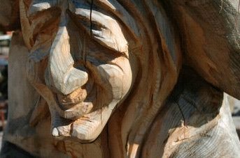 Holzhexe beim Hexenwasser in Hochsöll