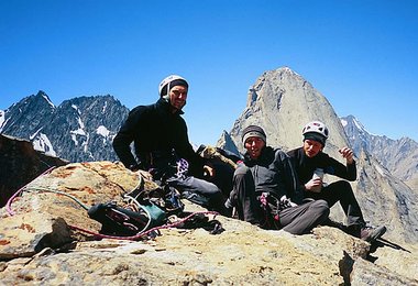 Slwek Cyndecki, Adam und Pawel Pustelnik auf dem Gipfel des Pik Slesova