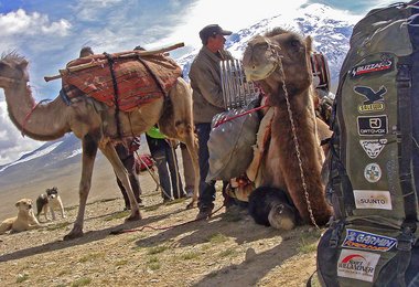 Liebe alles was dich davon trägt. Dein Pferd, dein Kamel. Spruch der Nomaden (Anmarsch ins BC 4500 m.)