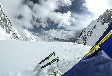 Hansjörg Auer gelingt Solo-Erstbegehung am Lupghar Sar West (Foto: Hansjörg Auer)