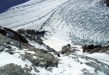 Schwieriger Aufstieg am Hidden Peak