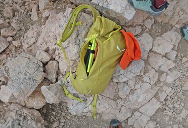 Im Rucksack brauchen die Vertical Stöcke sehr wenig Platz.