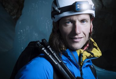 Rudi Hauser in der Loser Schneevulkanhöhle (c) ServusTV/MarkusBerger/AlpineManagement