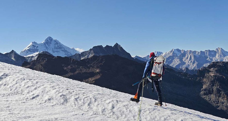 Mit dem Ferrino Instinct 40 plus 5 beim Abstieg vom Vallunaraju (5686 m) in Peru