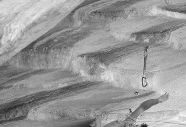 Kilian Fischhuber klettert "Underground" 11 (9a)