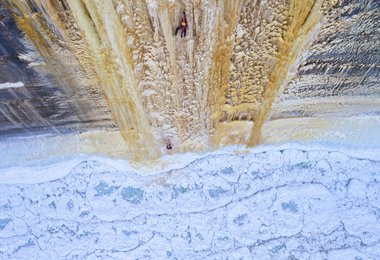 Angela Van Wiemeersch climbs the Upper Peninsula of Michigan, USA, on 23 January, 2018 (c) Keith Ladzinski / Red Bull Content Pool