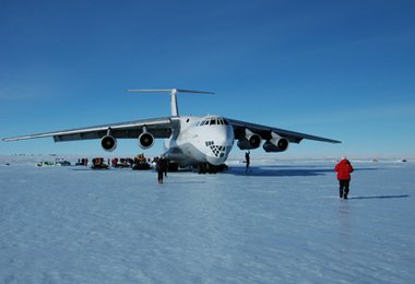Landung im Eis der Antarktis