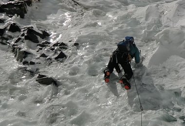 Ralf über dem Bergschrund der Nordwand © Gerlinde Kaltenbrunner