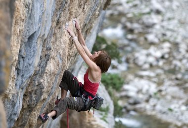 Andrea in Agryopi, 7a+ in Griechenland©  Tom Bartl