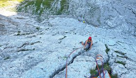 Perfekts Hochsommerkletterei in der Route „Plaisir“.