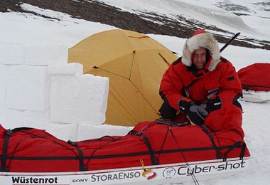 Lager Sassendalen, beim Beladen der Pulka