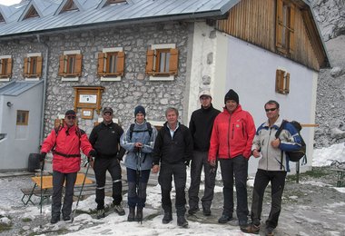 Vor der Adamekhütte.