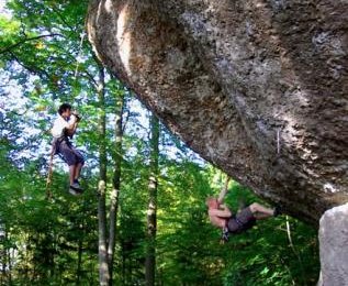 Rich Simpson bei der 6. Begehung unmittelbar nach der Crux, Foto: Moonclimbing