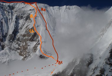 Hauptteil der Annapurna Südwand. rot =  Tomaz Humars Route, Orange = Routenverlauf der polnischen Expedition von 1988
