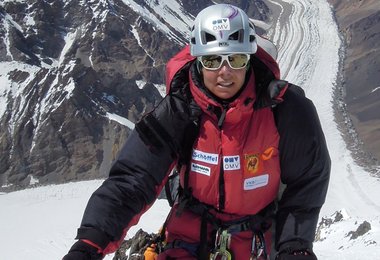 Gerlinde Kaltenbrunner am Weg zum Gipfel des K2 im August 2011 (kurz vor Lager III) © National Geographic/Vassiliy Pivtsov