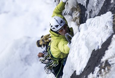 Benedikt Purner in der ersten Seilllänge von "Gorillas im Nebel"; Foto: Klaus Kranebitter
