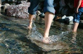 Wasserspaß ohne Badehose beim Hexenwasser