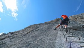 Steile Klammern die fast nicht enden wollen - Sulzfluh-Klettersteig.