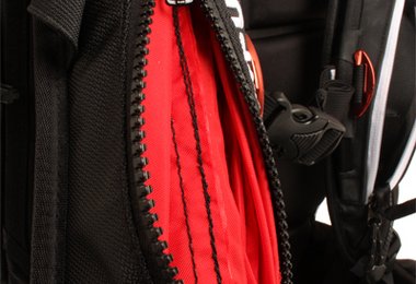 Das leichte Airbag System ist im Träger integriert