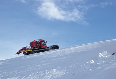 Die Pistenpräparierung mit der Seilwinde ist für Tourengeher eine große Gefahr