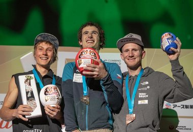 Siegherehrung Herren Lead, Alex Megos, Adam Ondra und Jakob Schubert  (c) Moritz Liebhaber