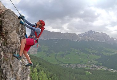 Mit dem Fleece Light Grid Zip Neck Hoody unterwegs in den Dolomiten.