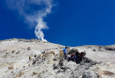 Der Damavand, der höchste tätige Vulkan Asiens mit Schwefeldämpfen direkt am Gipfel. (c) Jörg Moritz