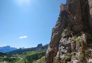 Beim Klettern in den Dolomiten mit dem  Patagonia R1 Regulator Fleece