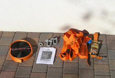 Das Set von Mountain Equipment hat uns am besten gefallen - ist aber auch am teuersten: 7-teilig: 1 langes Band, 1 Ratsche, 2 Schäckel, 1 Line-Locker und 2 Rundschlingen.