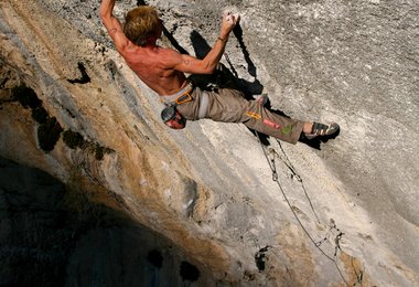 Andreas Bindhammer in PuntX 9a+ © Philippe Maurel - www.nice-climb.com