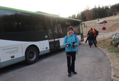 Bus von Retter Linien in der Haltestelle Puchberg am Schneeberg Sesselbahn Talstation