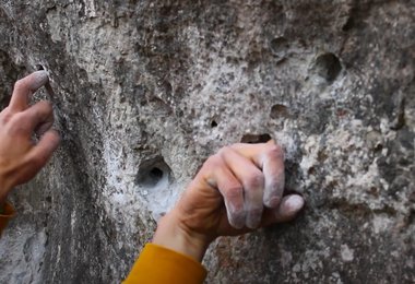 Die einzige Rastposition vor der Crux in der Route "Kanal im Rücken", 10  (c) Tobi Gruber