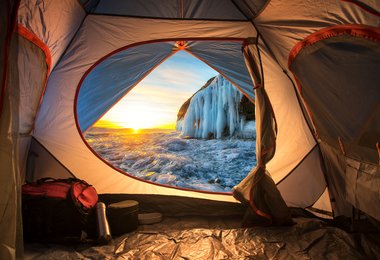 Ein Zelt kann auch im Winter ein Zuhause sein (c) shutterstock